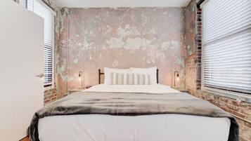 1 bedroom, desk, iron/ironing board, free WiFi