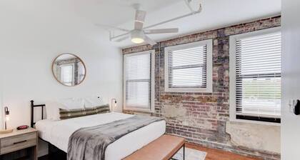 Spacious Downtown Apt: Beale St, Eats & Fun Nearby