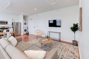 Smart TV, Netflix, streaming services