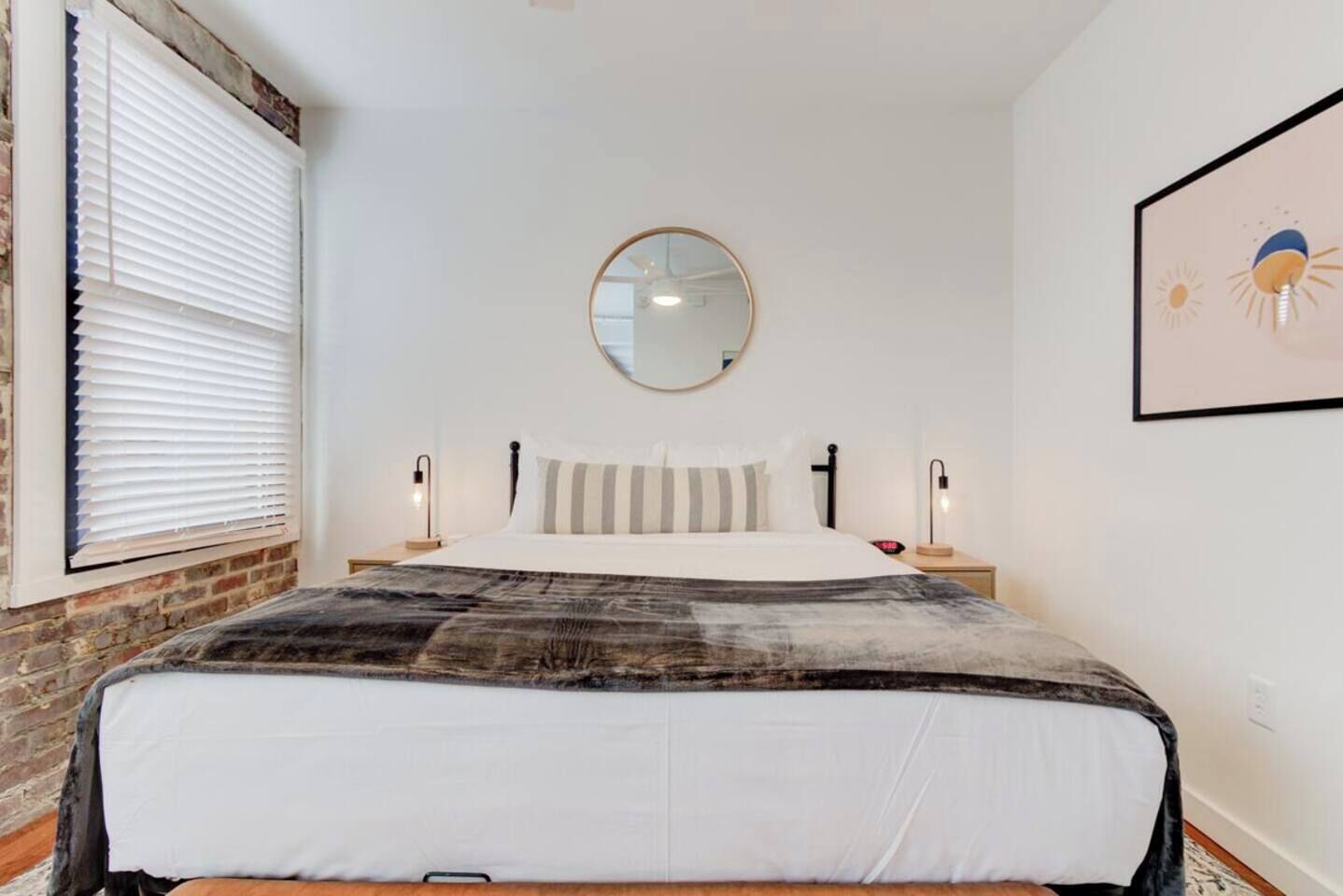 1 habitación, escritorio, tabla de planchar con plancha y wifi gratis 