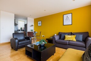 Appartamento Comfort | Area soggiorno | TV a schermo piatto