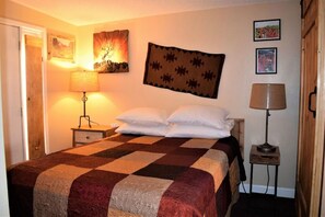 1 bedroom, iron/ironing board, WiFi, bed sheets - Miner's Cabin Cabin 2 (Moab)