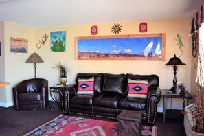 TV, fireplace, books - Miner's Cabin Cabin 2 (Moab)