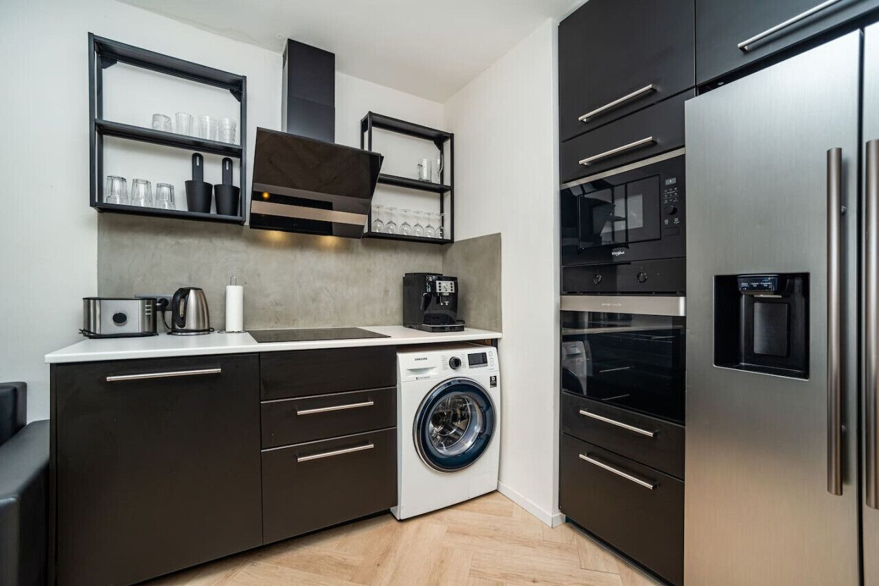 Kylskåp, mikrovågsugn, ugn och spishäll