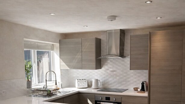 A modern kitchen with a large island, bar stools, and a built-in oven. - King Size bed - Free Parking - 5 min to Centre (Lincoln)
