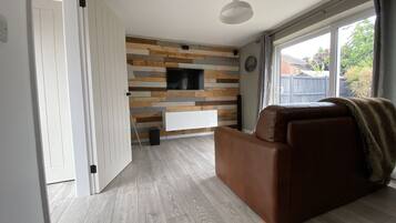 Rumah | Area keluarga | Televisi 30-inci dengan saluran TV digital