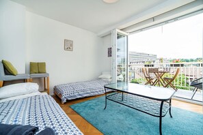 Interior - Central, Spacious, Modern 5 Bedrm duplex w/Balcony (Praha 3)