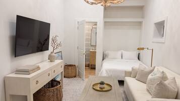 4 bedrooms, desk, iron/ironing board, free WiFi