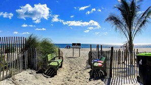 Beach nearby, sun-loungers - Luxury Dewey Beach Home, Private Beach Block, 4 Bed, 2.5 Bath, Park 3 Cars (Rehoboth Beach)