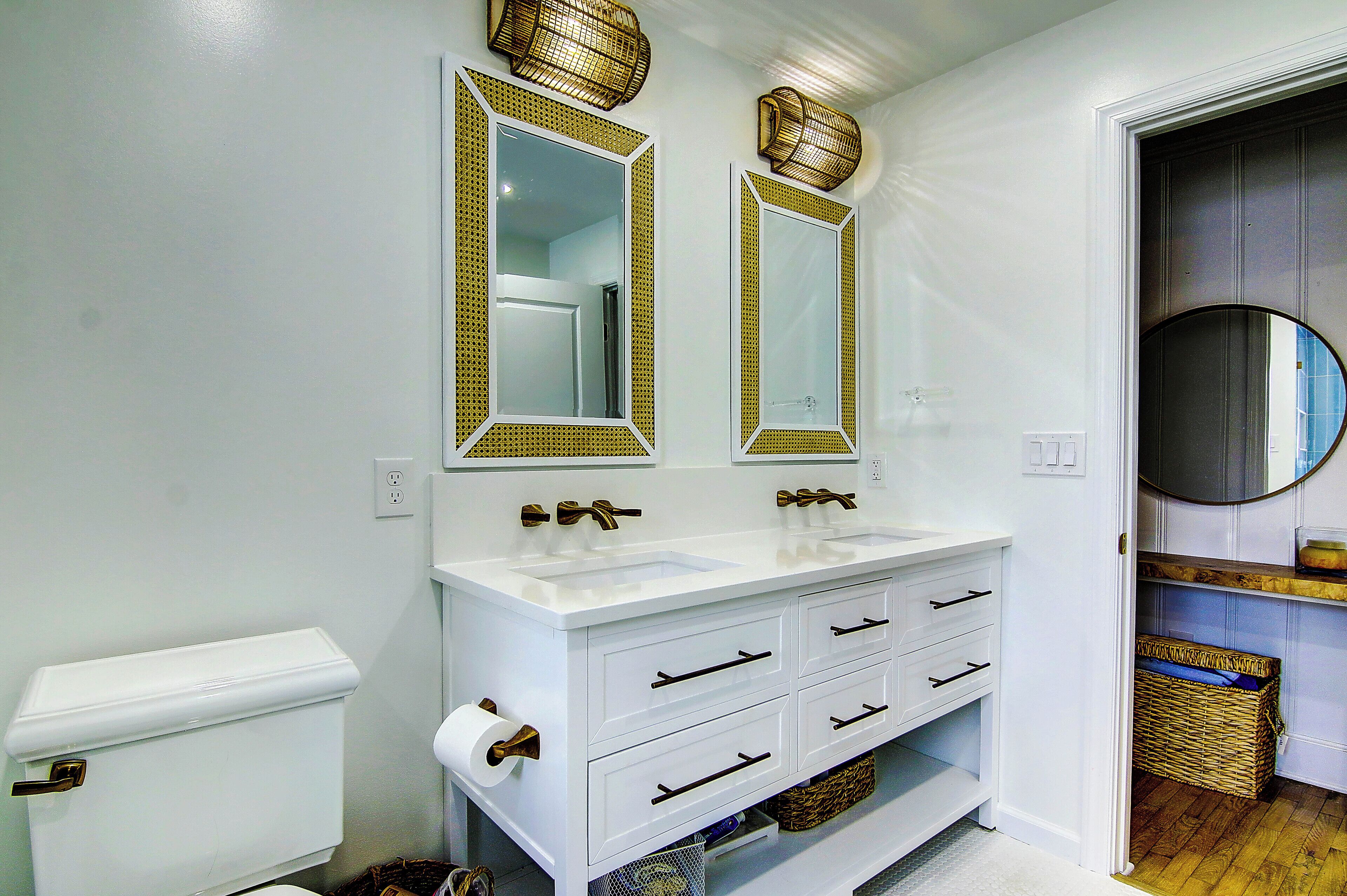Elegant double vanity with plenty of space for groups.
