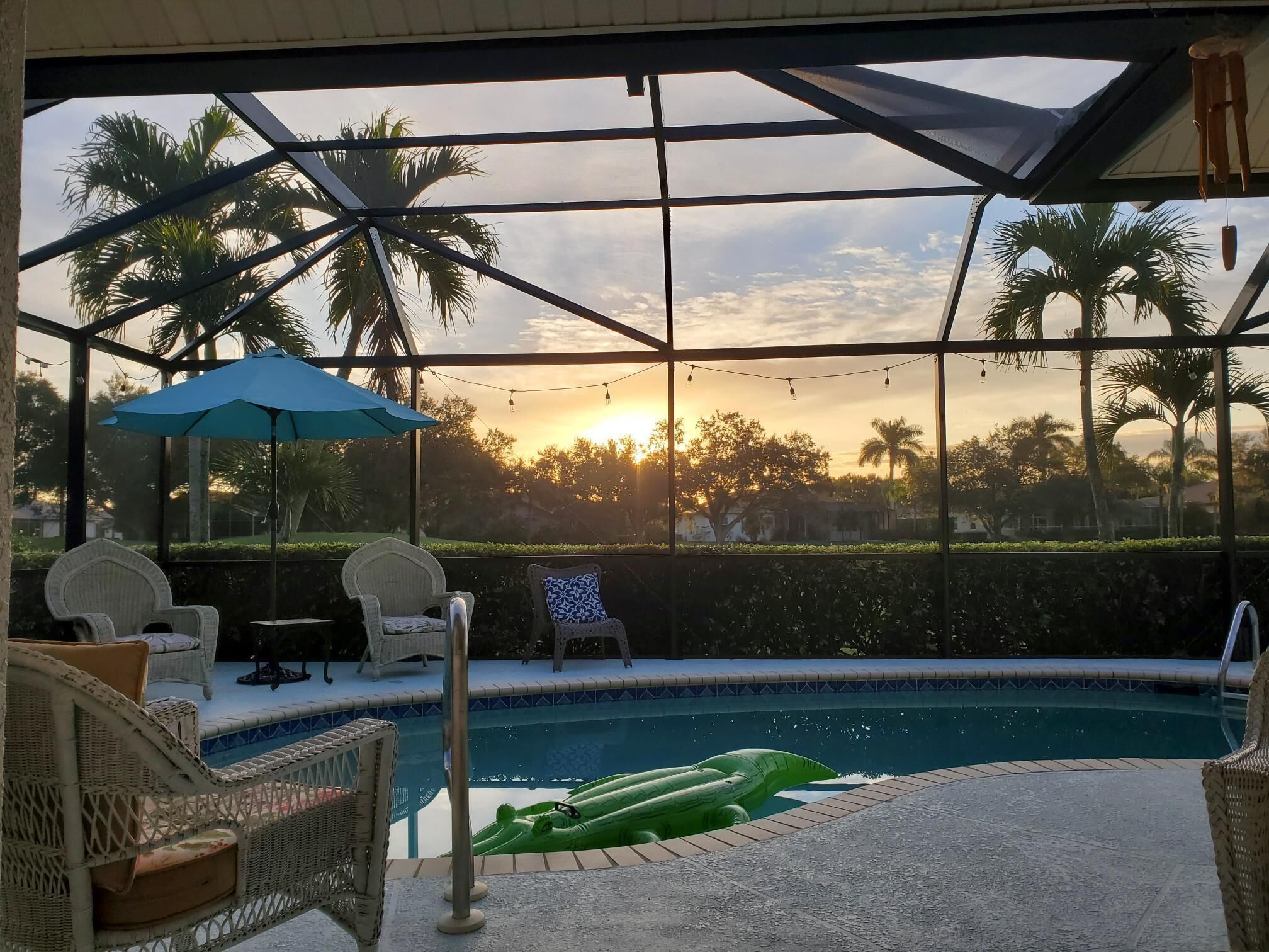 2 Bedroom + Den overlooking the Golf Course with Heated Salt Water Pool