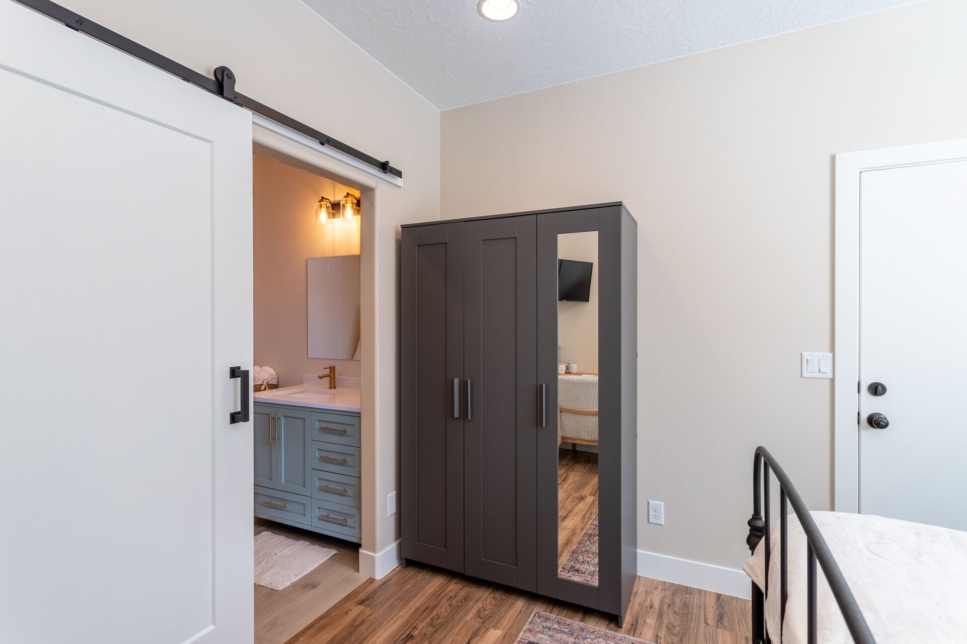 1 bedroom, desk, travel crib, free WiFi