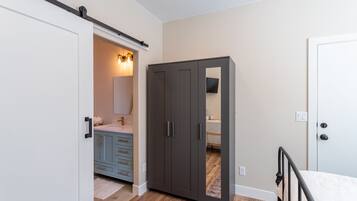 1 bedroom, desk, travel crib, free WiFi