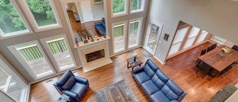 Smart TV, fireplace, video games, table tennis