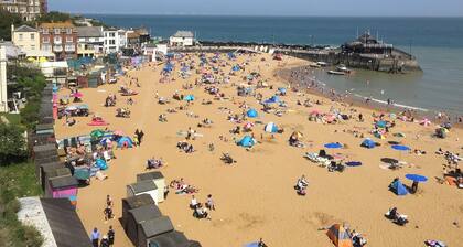 5 bedroom accommodation in Westgate-on-Sea