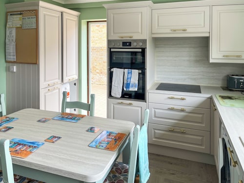 Beautiful tucked away property close to the town and beach.