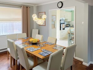 Dining - Beautiful tucked away property close to the town and beach. (Westgate-on-Sea)