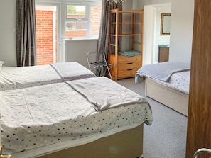 5 bedrooms, free WiFi, bed sheets