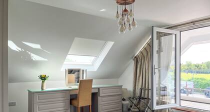 Beautiful tucked away property close to the town and beach.