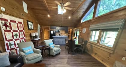 Cruso Creek Villa 1 – Creekside Mountain Retreat with Hot Tub & Fireplace