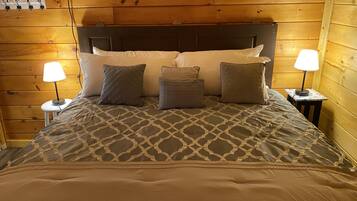 1 bedroom, desk, iron/ironing board, WiFi