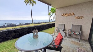 Outdoor dining - Summer Specials! 15% off 7 day or Longer Stays! Kona Reef Ocean Front Unit (Kailua-Kona)