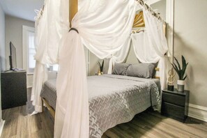 1 bedroom, WiFi - ☆Modern Studio - Downtown Reading!! ☆ (Reading)