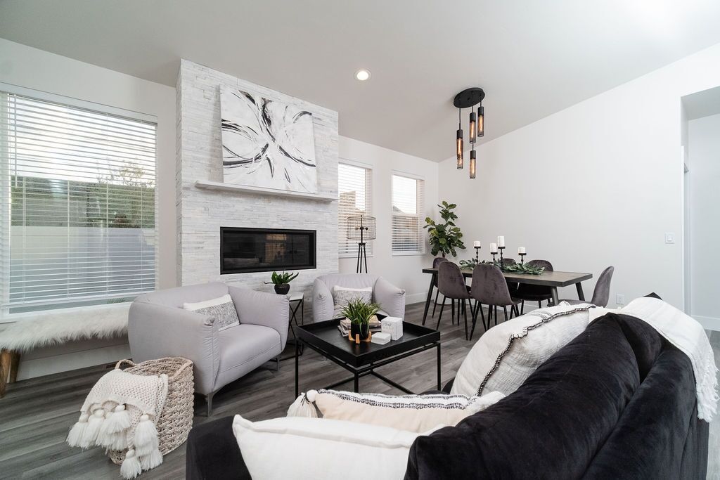 New Modern Townhome- downtown CDA-minutes to waterfront, restaurants, and shops!