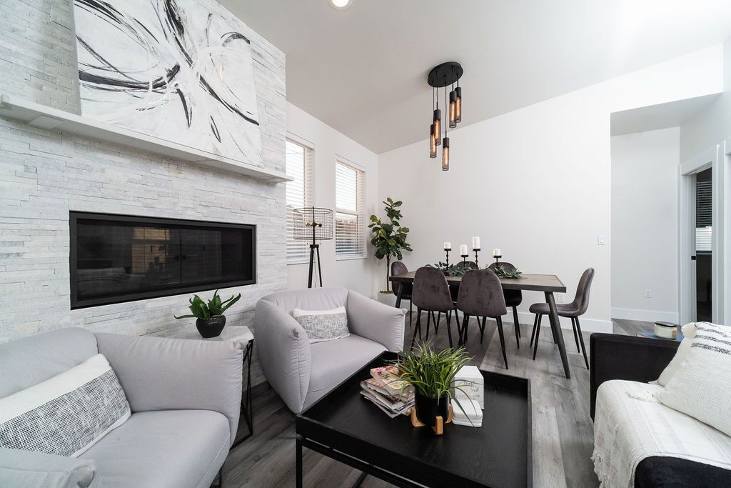 New Modern Townhome- downtown CDA-minutes to waterfront, restaurants, and shops!