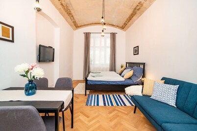 Cozy, retro-styled flat in beautiful Zizkov