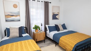 4 habitaciones, tabla de planchar con plancha, wifi y ropa de cama