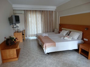 Hypo-allergenic bedding, memory-foam beds, soundproofing - mimis studios faliraki (Rhodes)