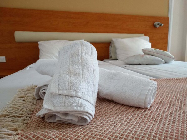 Hypo-allergenic bedding, memory-foam beds, soundproofing - mimis studios faliraki (Rhodes)