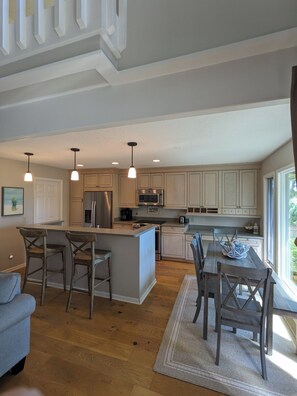 Unclassified image, 5 of 18, button