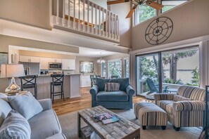 Smart TV, fireplace, DVD player, stereo