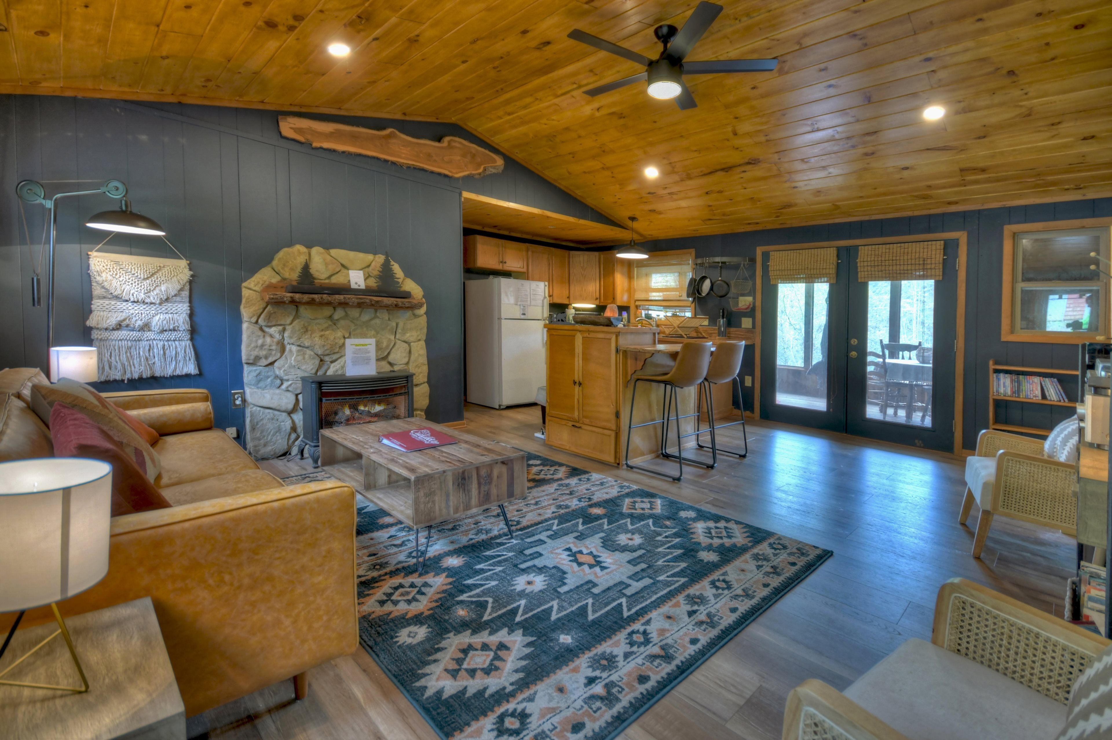 Enjoy the seclusion with a private pond & Toccoa River in your backyard!