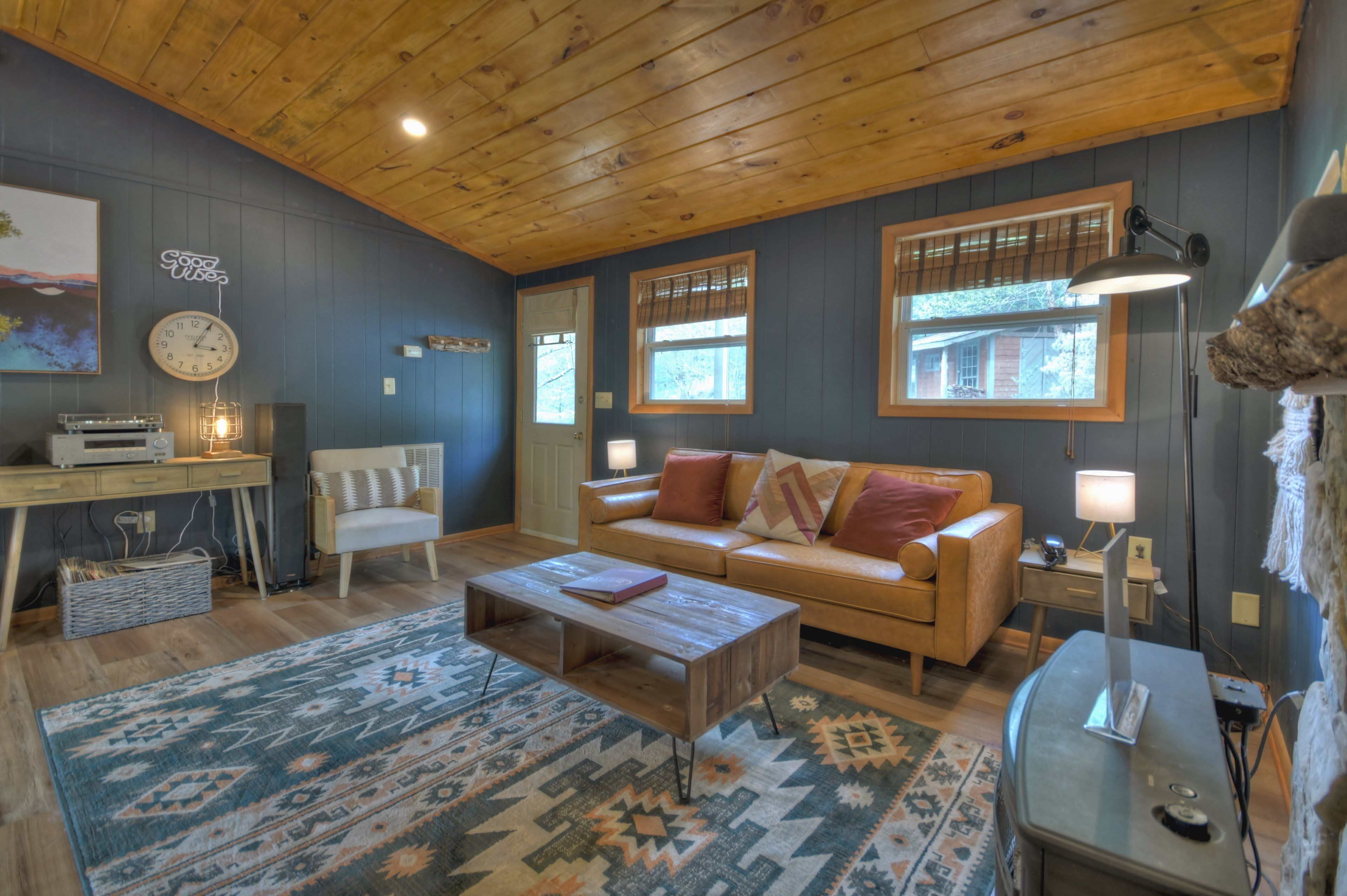 Enjoy the seclusion with a private pond & Toccoa River in your backyard!