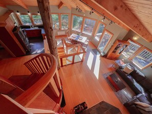 Smart TV, fireplace, books, stereo