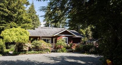 Coastal Haven-Steps from beach, Hot tub, Piano, BBQ