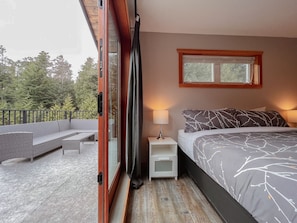 3 bedrooms, iron/ironing board, travel cot, free WiFi