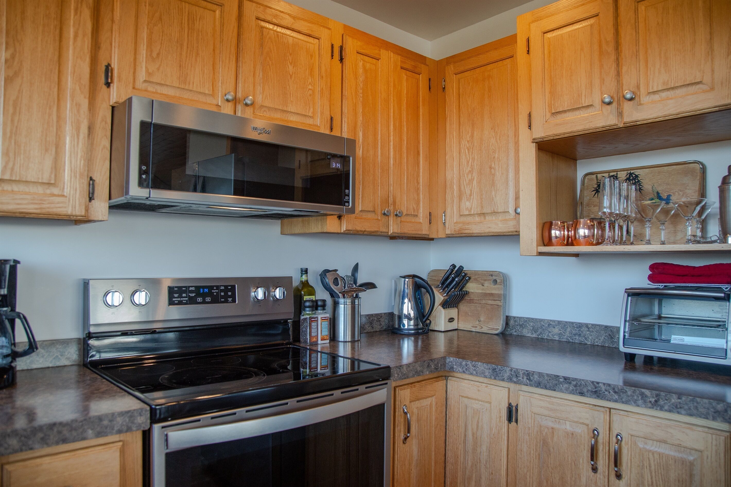 Eagle View House: panoramic views, hot tub