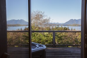 Interior - Eagle View House-Ocean Views I Hot Tub I Wood FP (Tofino)