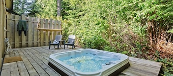 Fernwood By the Sea-N. Chesterman, Hot Tub, Surf