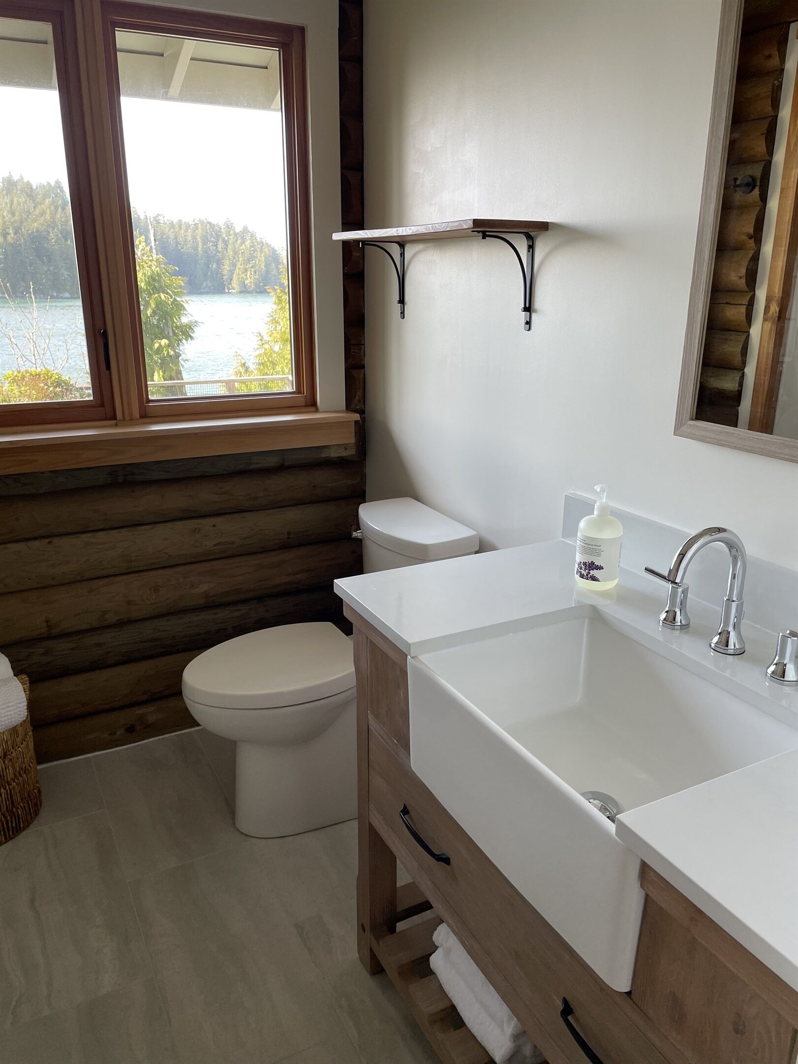 Golds Cottage Private, Ocean Views, Close to Town