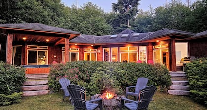 Jensen's Bay Retreat-S. Chesterman-Inlet View!