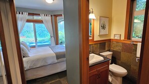3 bedrooms, desk, iron/ironing board, free WiFi