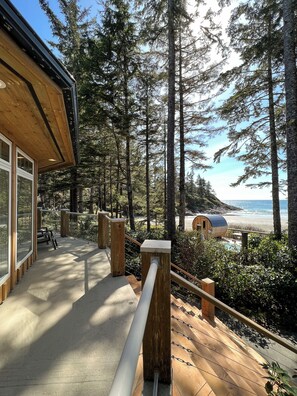 Property grounds - Oceans Edge-Chesterman, Storm watching, sauna, Hot Tub, Pet (Tofino)