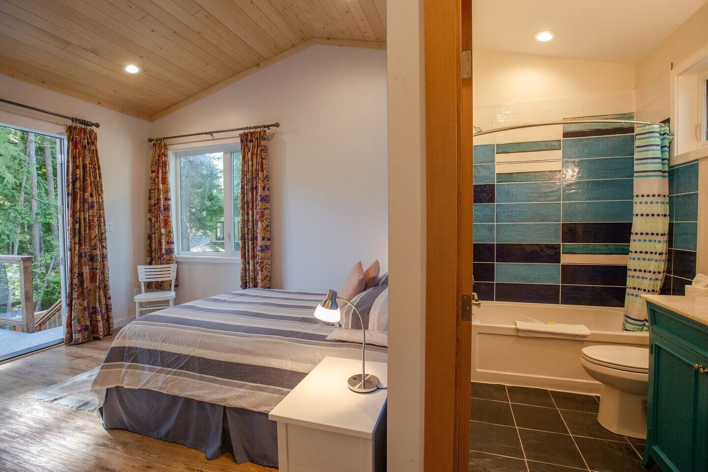 Orca View House: Stunning Inlet Views, In town