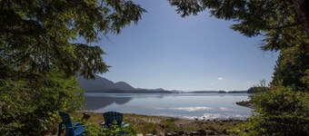 Orca View House-Inlet, Mackenzie Beach, Downtown
