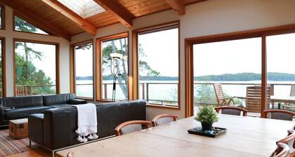Pacific Retreat-Ocean Views, Tonquin, Hot Tub, BBQ